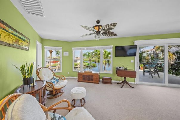 Home Office, Interior