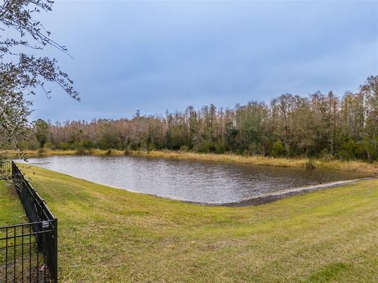 Exterior, Lake