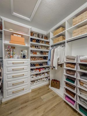 Interior, Walk-in Closets, Wood Texture Flooring