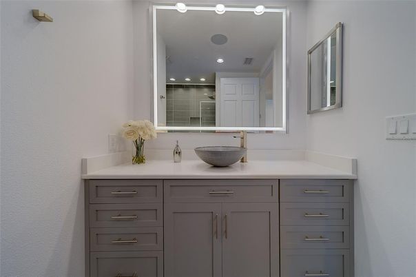Bathroom, Interior, Recessed Lighting
