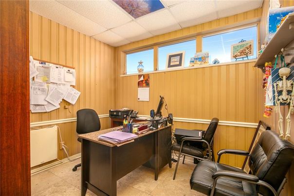 Home Office, Interior