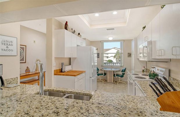Dining room, Interior, Kitchen, Recessed Lighting