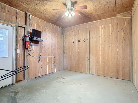 Empty room, Interior, Wooden Ceilings, Wooden Walls