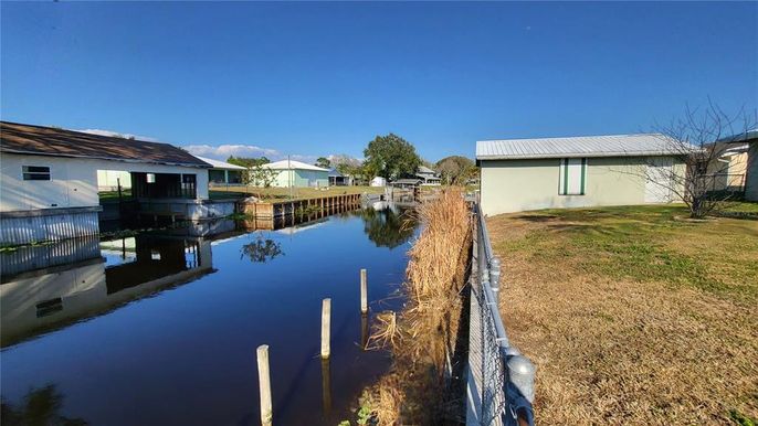 Exterior, Lake