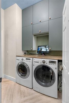 Interior, Washer, Wood Texture Flooring