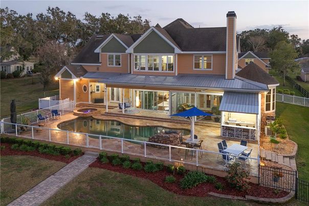 Exterior, Pool