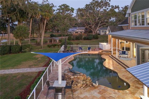 Exterior, Pool