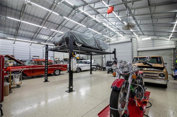 Garage, Interior