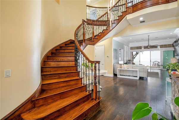 Interior, Living room, Pendant Lights, Recessed Lighting, Wood Texture Flooring