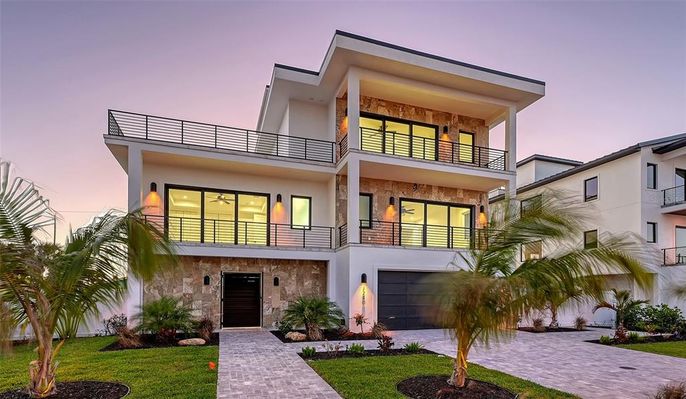 Attached, Backyard, Exterior, Facade, Modern