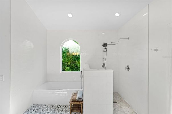 Bathroom, Interior, Recessed Lighting