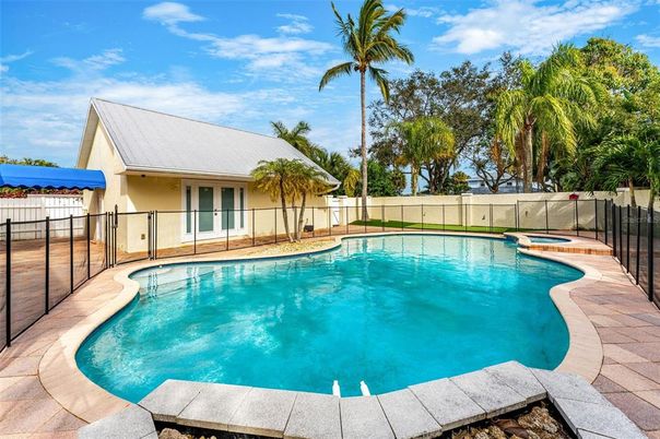 Exterior, Pool