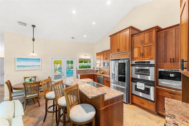 Dining room, Interior, Kitchen, Pendant Lights, Recessed Lighting, Stainless Steel Appliances