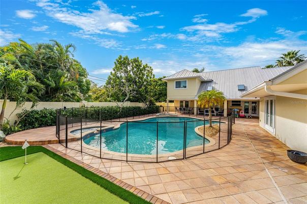 Exterior, Pool