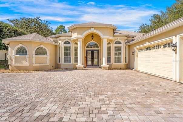 Attached, Exterior, Facade, Mediterranean