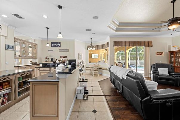 Chandelier, Dining room, Interior, Living room, Pendant Lights, Recessed Lighting