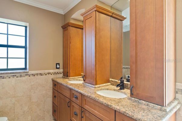 Bathroom, Dual Sink Vanities, Interior
