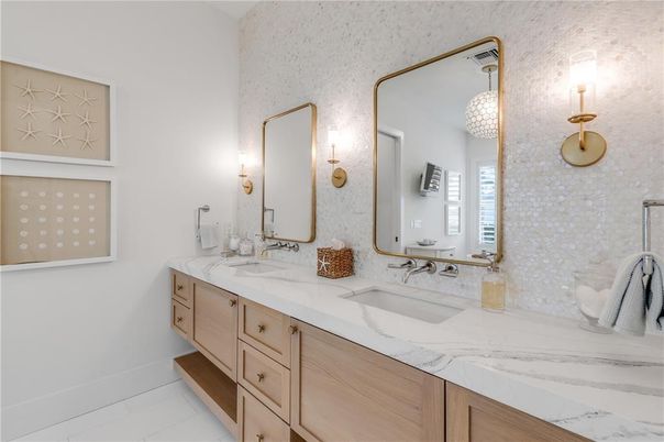 Bathroom, Dual Sink Vanities, Interior
