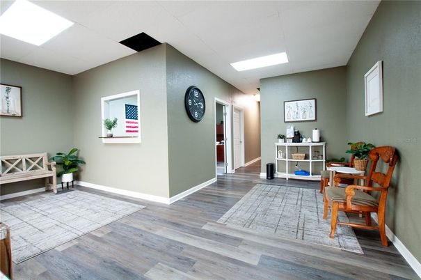 Interior, Recessed Lighting, Wood Texture Flooring