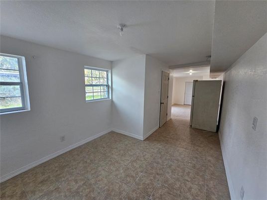 Empty room, Interior