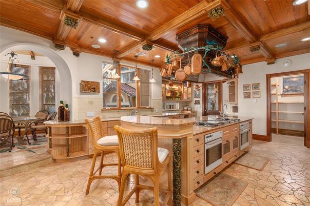 Dining room, Interior, Kitchen, Pendant Lights, Recessed Lighting, Wooden Beams, Wooden Ceilings