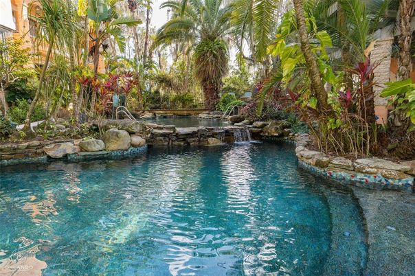 Exterior, Lake, Pool