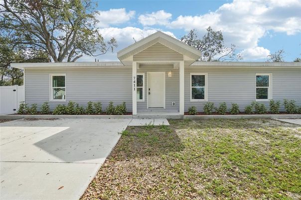 Exterior, Facade, Ranch