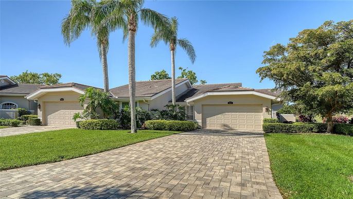 Attached, Exterior, Facade, Ranch