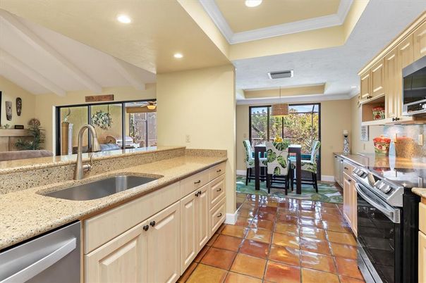 Dining room, Interior, Kitchen, Pendant Lights, Recessed Lighting, Stainless Steel Appliances