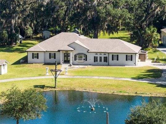Backyard, Exterior, Facade, Ranch