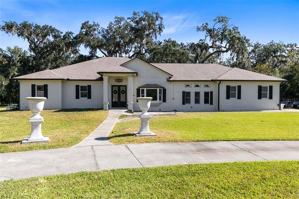 Backyard, Exterior, Facade, Ranch