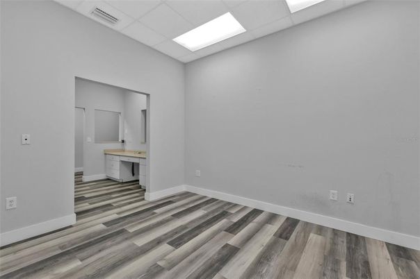 Empty room, Interior, Recessed Lighting, Wood Texture Flooring