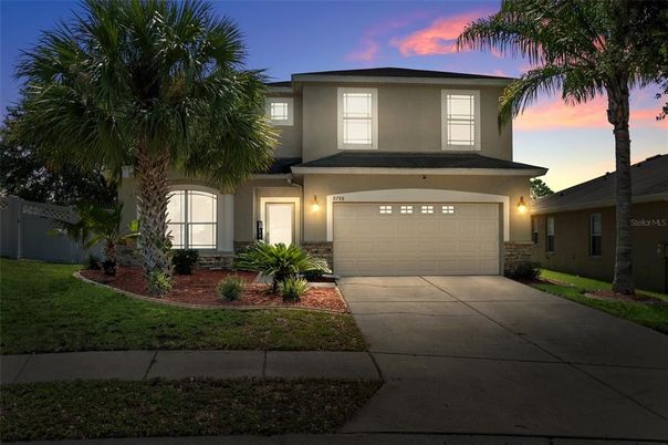 Attached, Exterior, Facade, American Craftsman