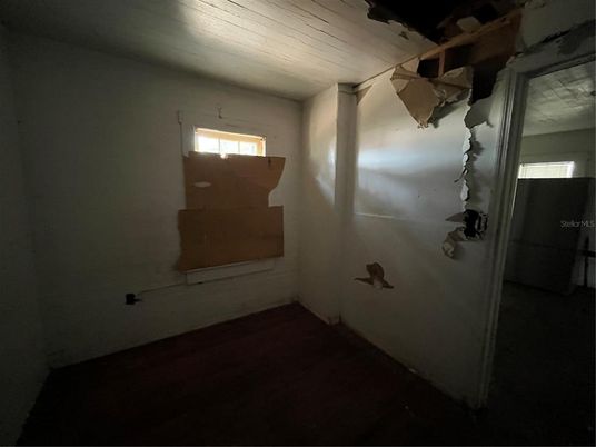 Empty room, Interior, Wooden Ceilings