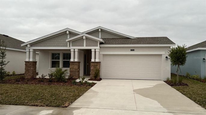 Attached, Exterior, Facade, American Craftsman