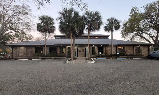 Exterior, Facade, Brick Facade, Ranch