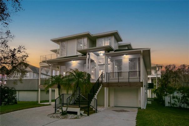 Attached, Exterior, Facade, Modern