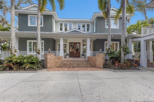 Exterior, Facade, American Craftsman