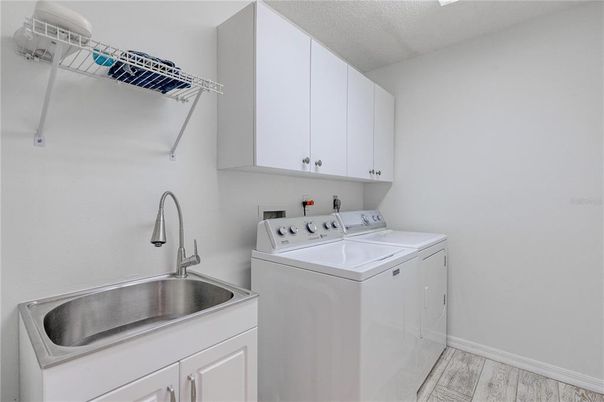 Interior, Utility Closets, Washer, Wood Texture Flooring
