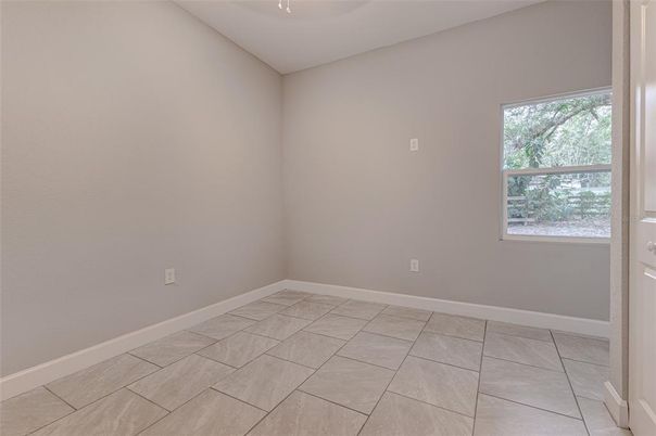 Empty room, Interior