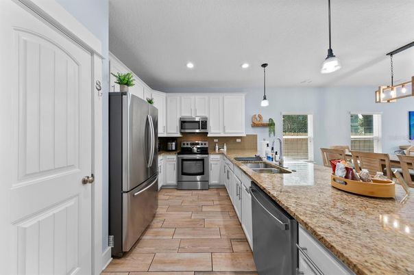 Dining room, Interior, Kitchen, Pendant Lights, Recessed Lighting, Stainless Steel Appliances