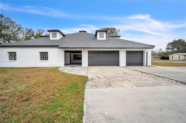 Attached, Exterior, Facade, Ranch