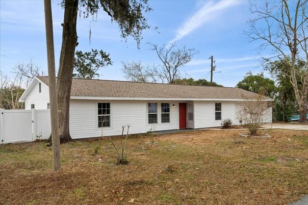 Backyard, Exterior, Facade, Ranch