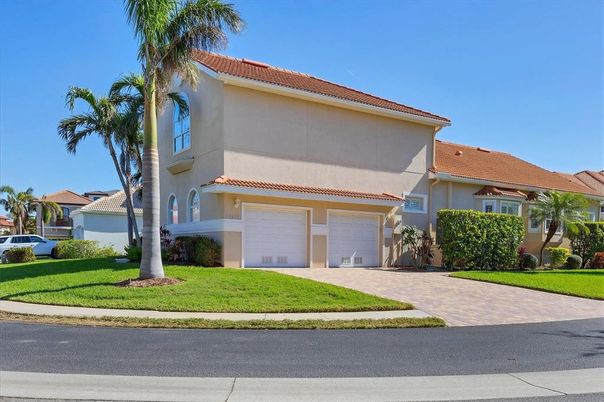 Attached, Exterior, Facade, Mediterranean