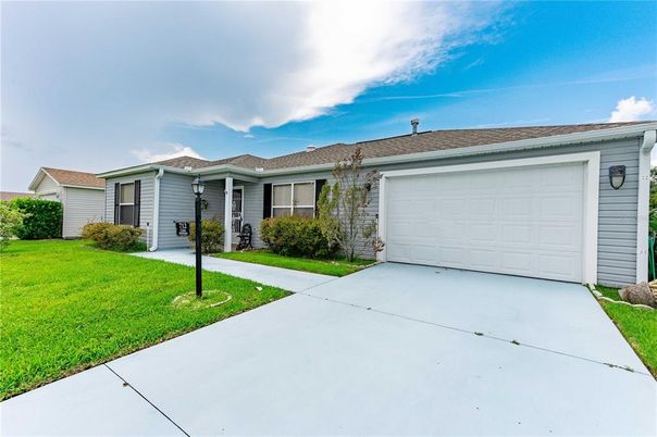 Attached, Exterior, Facade, Ranch