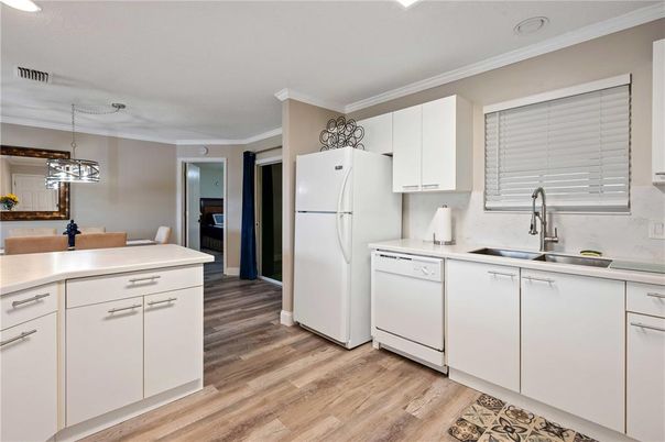 Dining room, Interior, Kitchen, Pendant Lights, Recessed Lighting, Wood Texture Flooring
