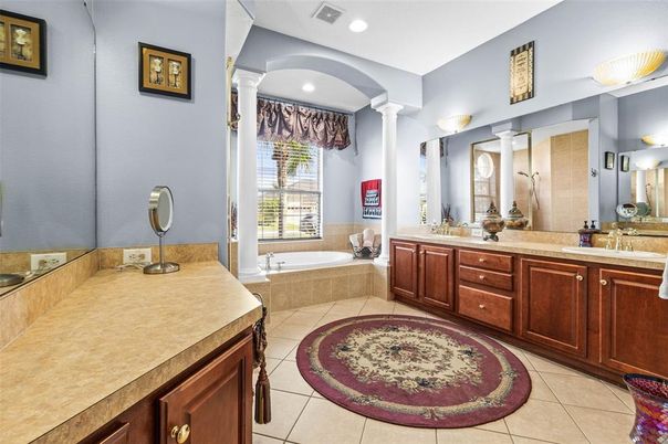 Bathroom, Dual Sink Vanities, Interior, Recessed Lighting