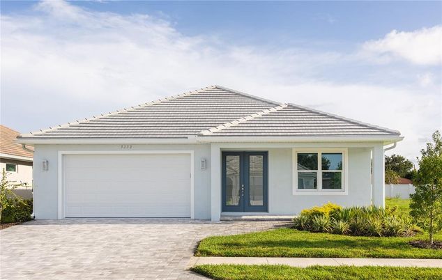 Attached, Exterior, Facade, Ranch