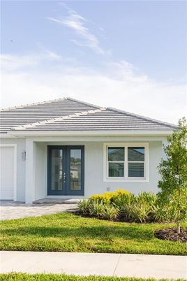 Attached, Exterior, Facade, Ranch