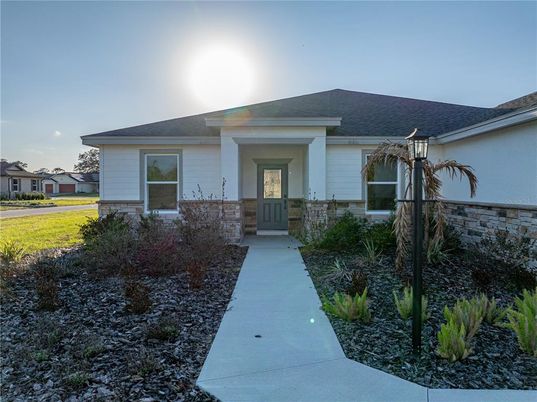 Exterior, Facade, Ranch